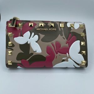 Michael Kors Olive Wristlet